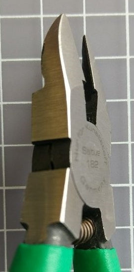 629118200 - Cutting pliers 182